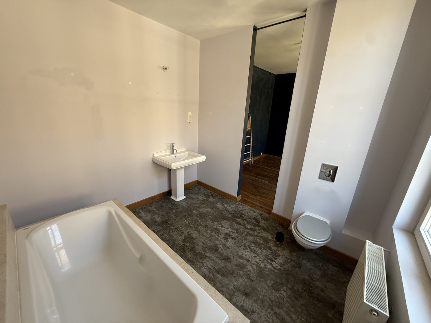 Salle de bain avant rénovation — équipements d'origine